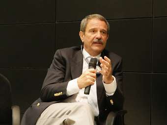 Cambio en el Consejo Ejecutivo y la Direccion de Trabajo, el Sr. Ralph Labonte no finalizara su contrato hasta el 30 de septiembre de 2013 debido a problemas de salud